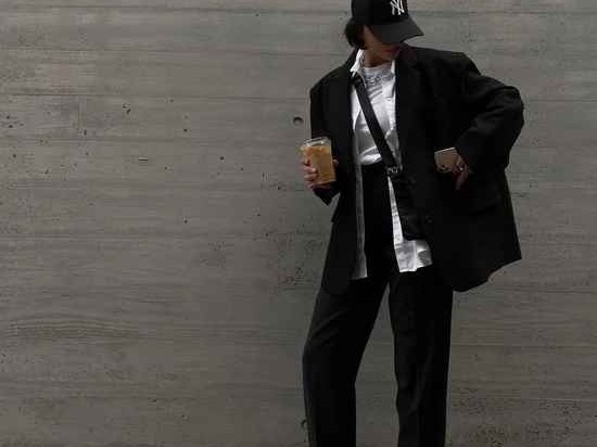 这届年轻人，为啥迷上了爸妈辈的中式皮衣？