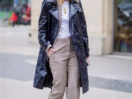 风衣穿搭指南这样搭鞋子让你走路带风