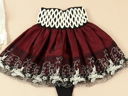 红色蕾丝裙上衣搭配全攻略，穿出你的专属惊艳感