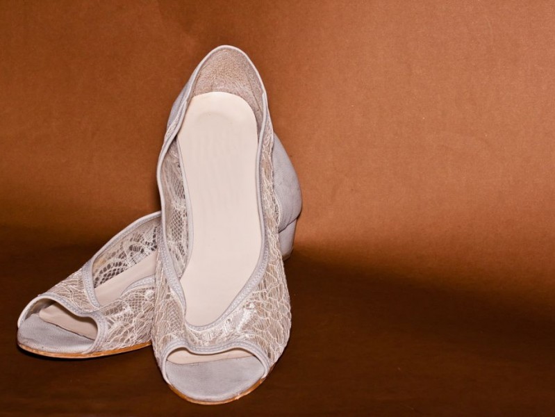 鞋子开胶别急着扔！老司机教你选对胶水让爱鞋重获新生