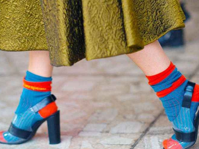 天冷翻出过膝袜别发愁 这几双鞋子配它真是绝了