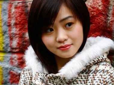 圆脸穿搭逆袭指南 选对衣领瞬间拥有精致小脸