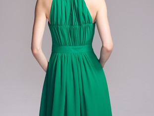 绿裙子配什么上衣才不土气？学会这几招穿出高级感