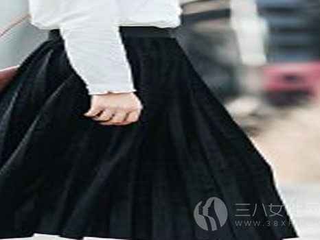 百褶裙外套搭配全攻略 穿出四季灵动风采