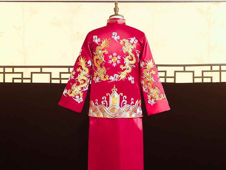 标题：中式复古长褂女：穿越时光的东方风韵，让你美得不一样