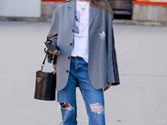 灰蓝色穿衣搭配 灰色+蓝色，绝美高级感“配色”，冬天这样穿搭太显气质了