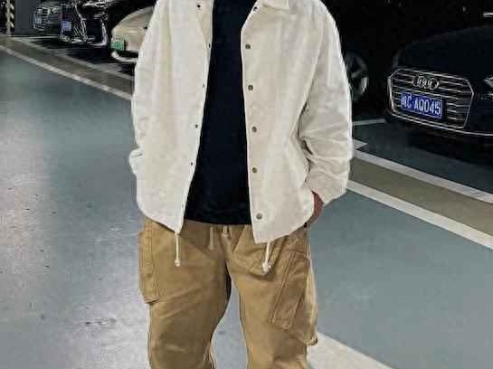 长的瘦的男生穿衣搭配 穿搭和身材无关_看这些街拍胖男人的打扮_又胖又矮_照样很有型