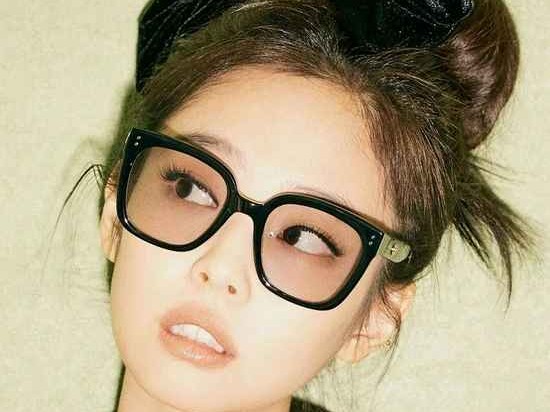 方脸选镜指南 巧妙柔化棱角塑造立体感